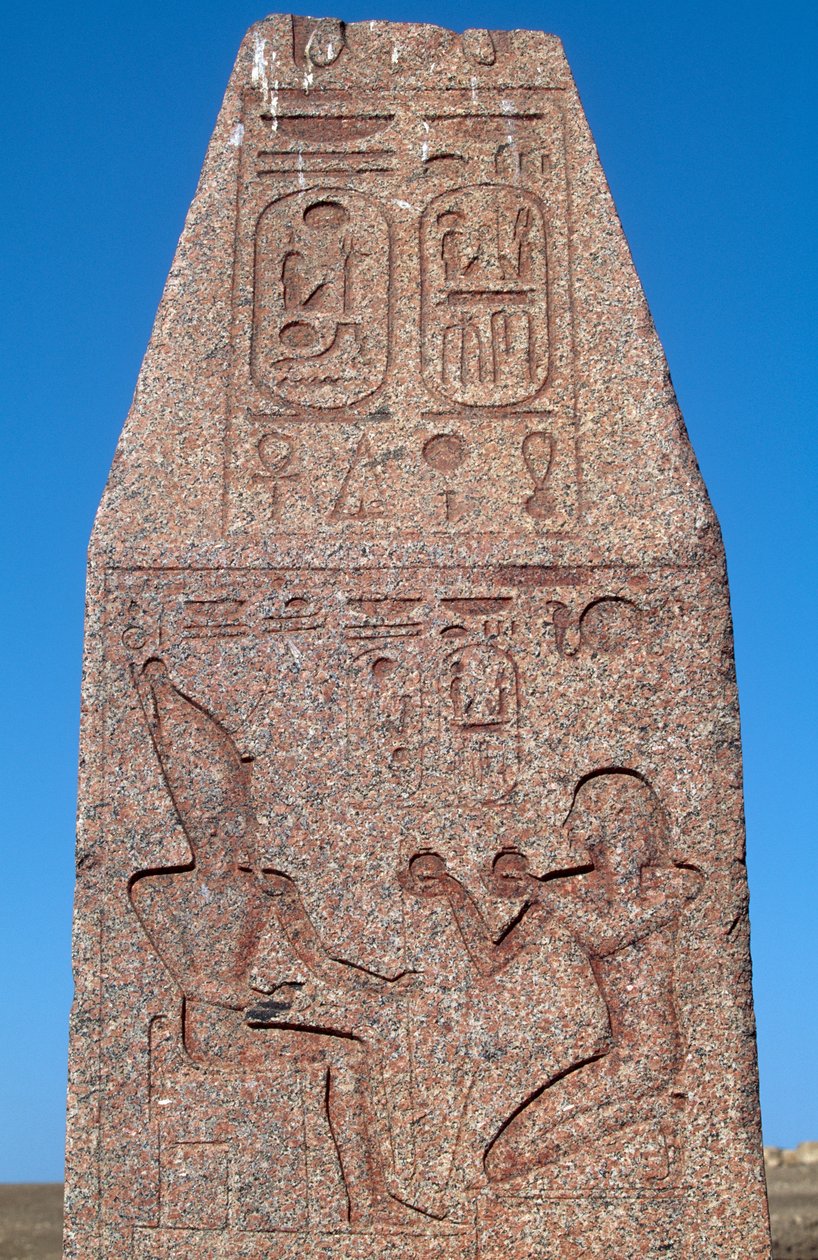 Obelisk z płaskorzeźbami i inskrypcjami Ramzesa II, Wielka Świątynia Amona, Tanis, Egipt, cywilizacja egipska, Nowe Państwo, dynastia XIX autorstwa Egyptian 19th Dynasty