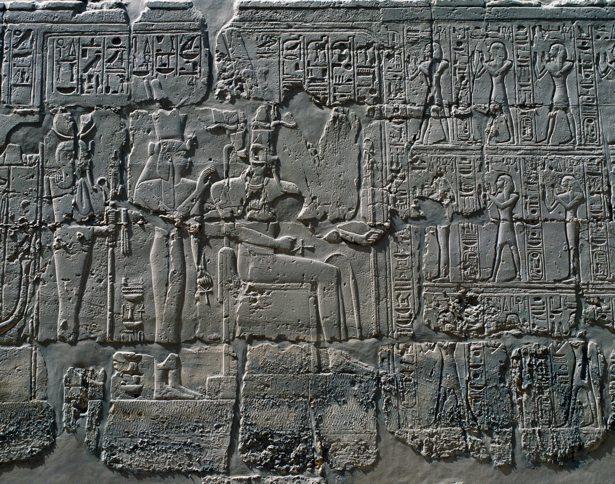 Sceny składania ofiar bogom, relief, wewnętrzne ściany Wielkiej Sali Hypostylowej, kompleks świątynny w Karnaku (lista światowego dziedzictwa UNESCO) autorstwa Egyptian 19th Dynasty