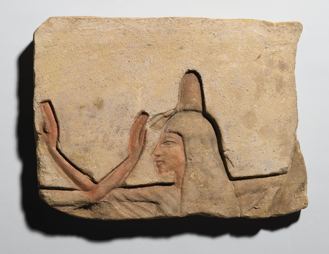 Płyta przedstawiająca kobietę ze stożkiem kadzidła, Nowe Królestwo, ok. 1352-1336 pne (piaskowiec) autorstwa Egyptian 19th Dynasty
