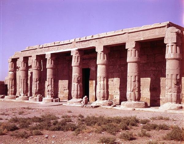 Widok na pierwszy pylon, Nowe Królestwo autorstwa Egyptian 19th Dynasty