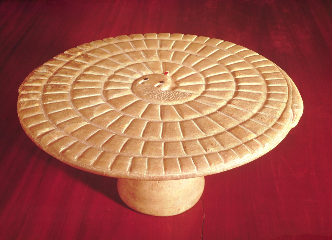 Plansza do gier w kształcie węża używana do gry mehen, okres Thinite (alabaster) autorstwa Egyptian 1st Dynasty