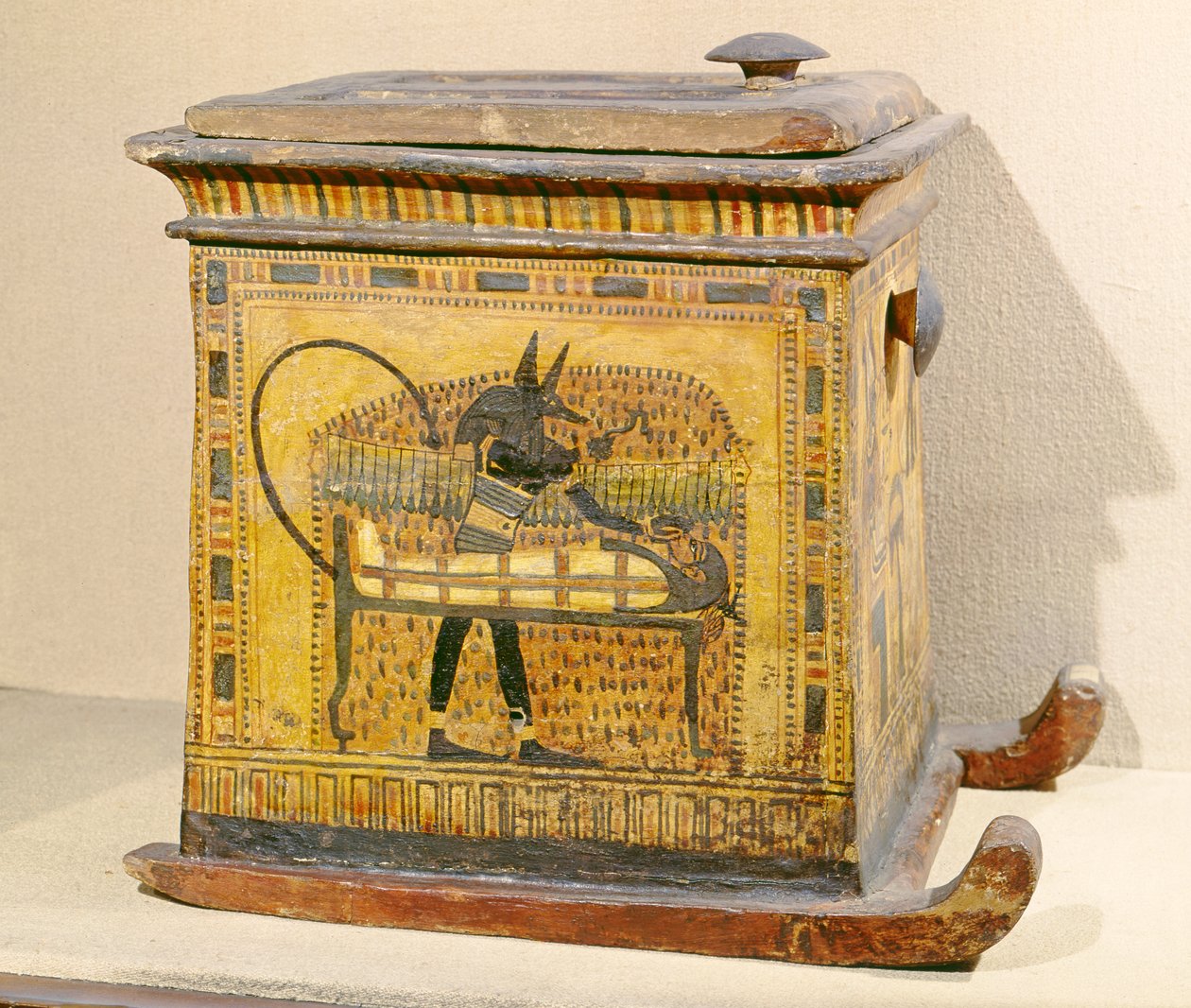 Anubis Mumifikujący zmarłego, ze trumny poświęconej Nefertari, Nowe Królestwo (drewno) autorstwa Egyptian 20th Dynasty