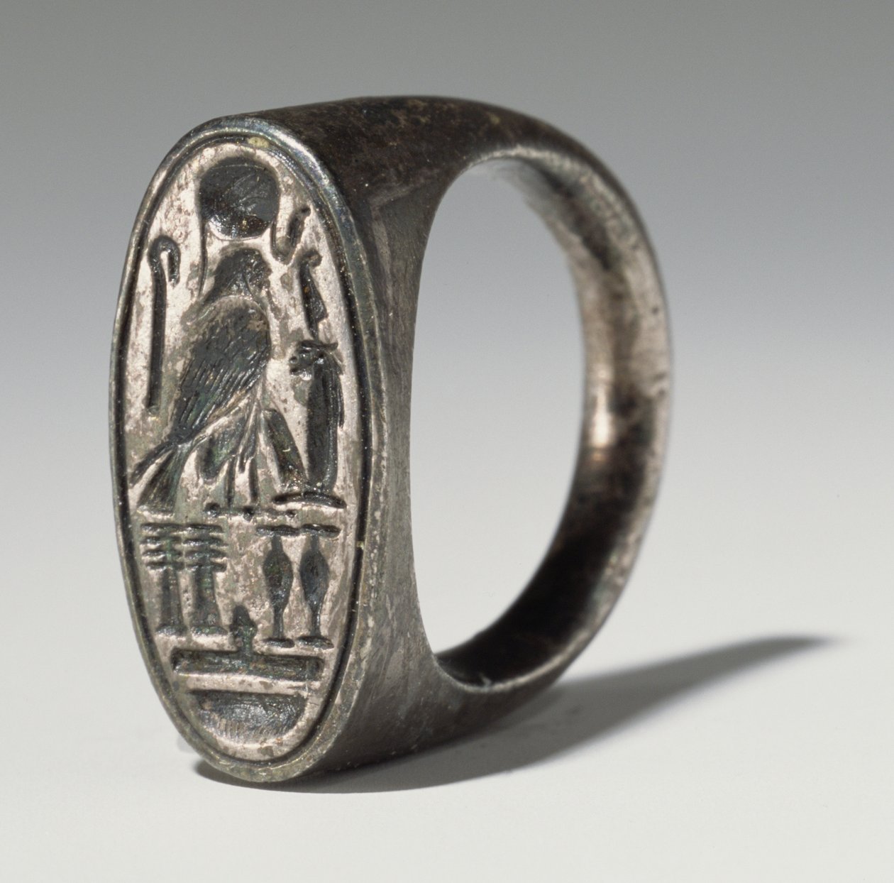 Pierścień należący do Ramzesa IV (1153-1147 pne) Nowe Państwo (srebrny) autorstwa Egyptian 20th Dynasty