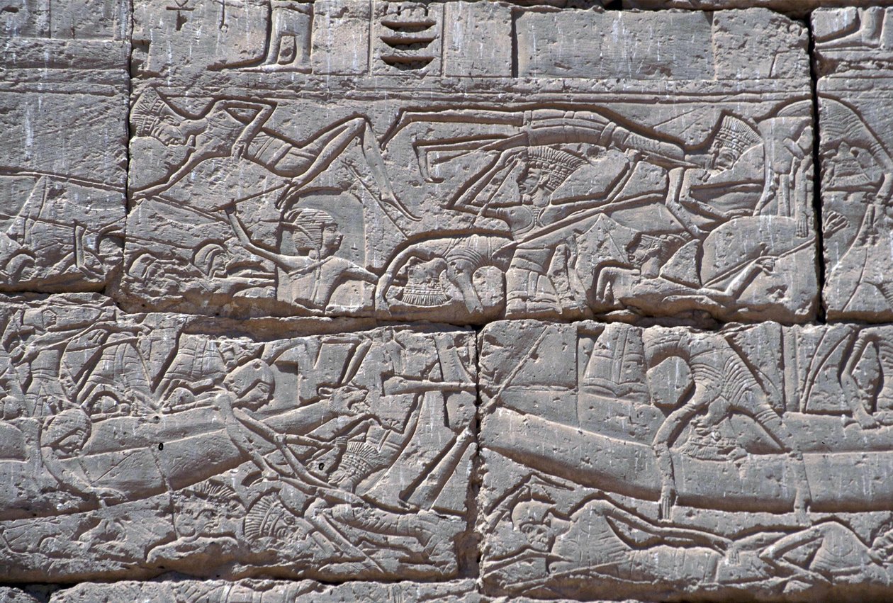 Ludzie morza, bitwa morska pod Ramzesem III, Medinet Habu, kamień 1195-64 pne autorstwa Egyptian 20th Dynasty