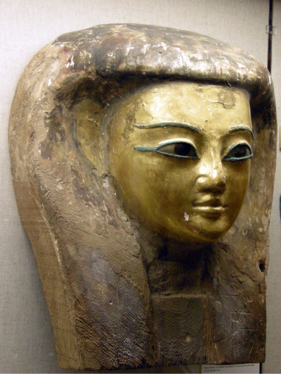 Głowa z sarkofagu, okres Sait (drewno palmowe ze złotym liściem) autorstwa Egyptian 26th Dynasty