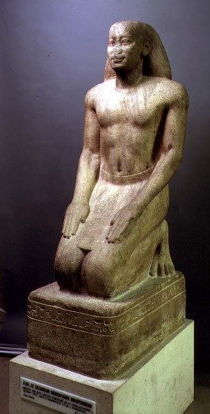 Posąg klęczącego Nachtorheba, okres saite (kwarcyt) (patrz także 154085) autorstwa Egyptian 26th Dynasty