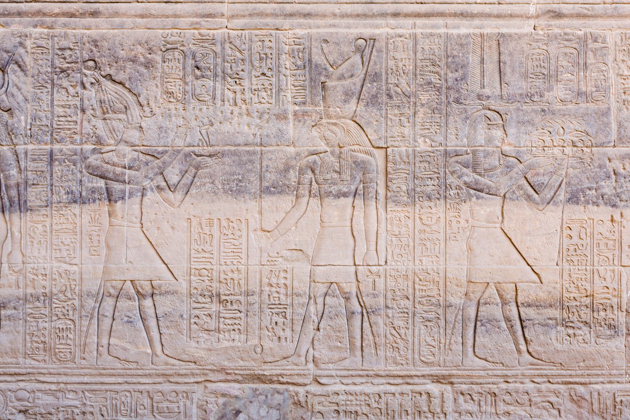 Płaskorzeźby w świątyni Philae, Asuan, Egipt autorstwa Egyptian 30th Dynasty