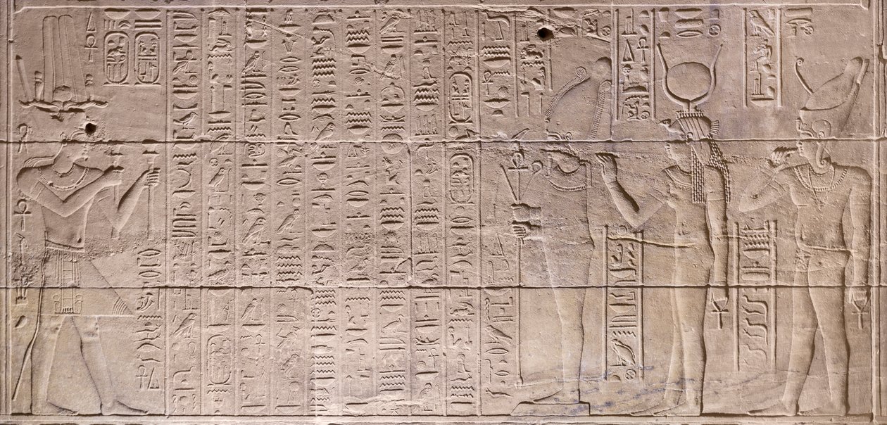 Płaskorzeźby w wewnętrznym sanktuarium, świątynia Philae, Asuan, Egipt autorstwa Egyptian 30th Dynasty