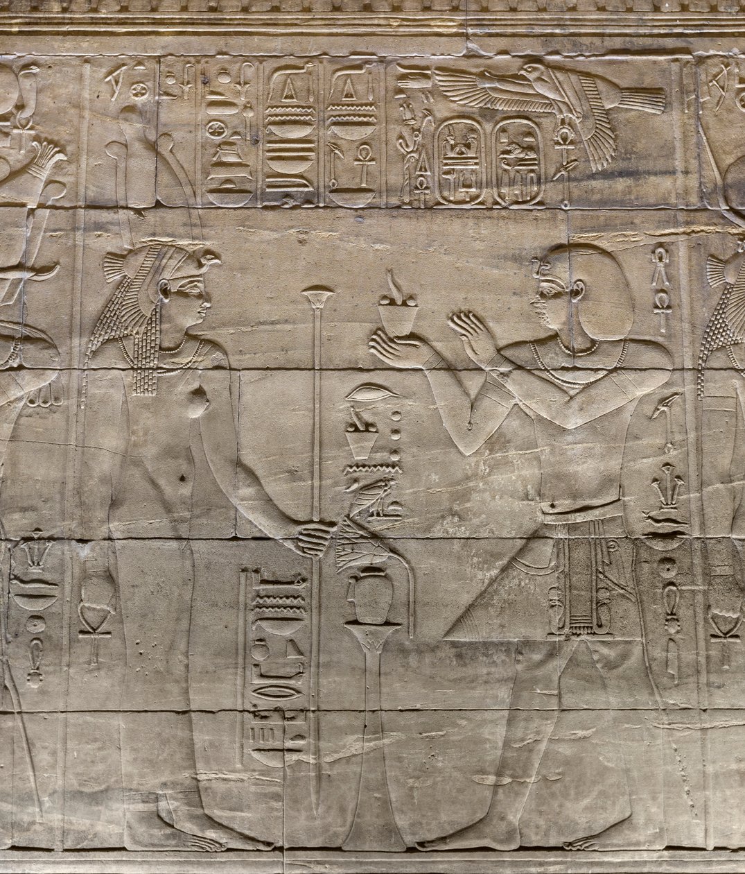 Płaskorzeźby w wewnętrznym sanktuarium, świątynia Philae, Asuan, Egipt autorstwa Egyptian 30th Dynasty