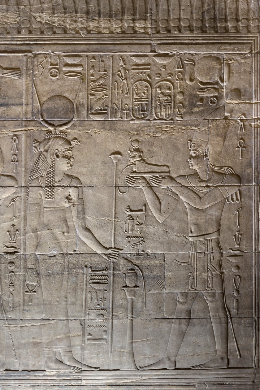 Płaskorzeźby w wewnętrznym sanktuarium, świątynia Philae, Asuan, Egipt autorstwa Egyptian 30th Dynasty