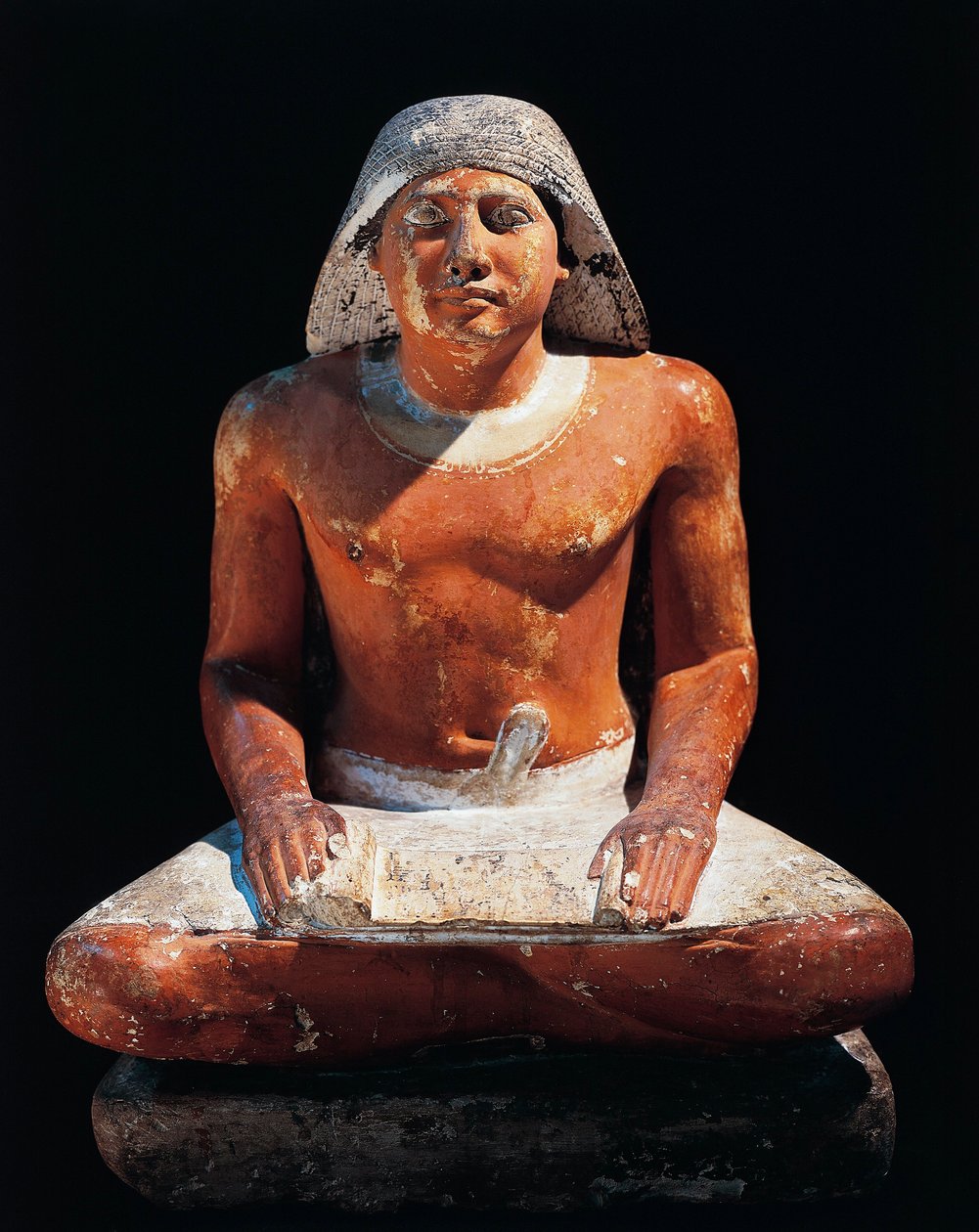 Starożytny Egipt: posąg siedzącego skryby z nekropolii w Sakkarze (Sakkara), V dynastia, starożytne imperium (wapień) autorstwa Egyptian 5th Dynasty