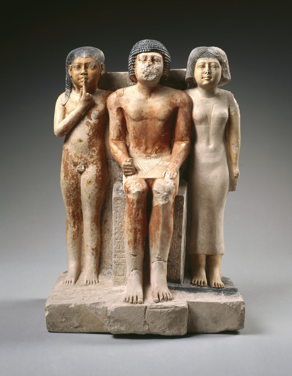 Posąg Nykary i jego rodziny, późna V dynastia, Stare Państwo, ok. 2455-2350 pne (malowany wapień) autorstwa Egyptian 5th Dynasty