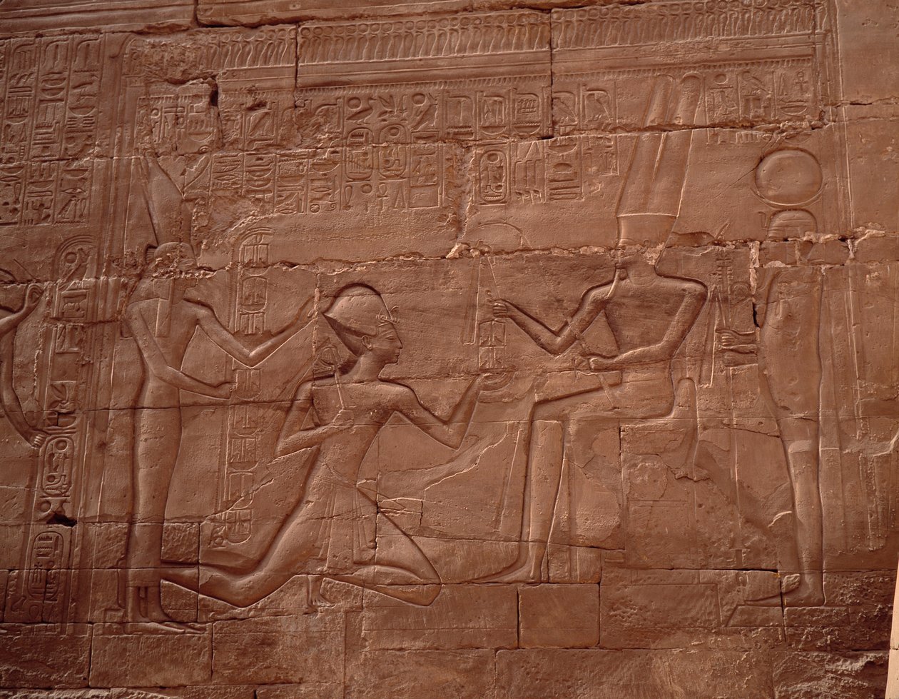 Starożytność egipska: płaskorzeźba zdobiąca ściany świątyni Karnak (Karnak), Egipt. autorstwa Egyptian Egyptian