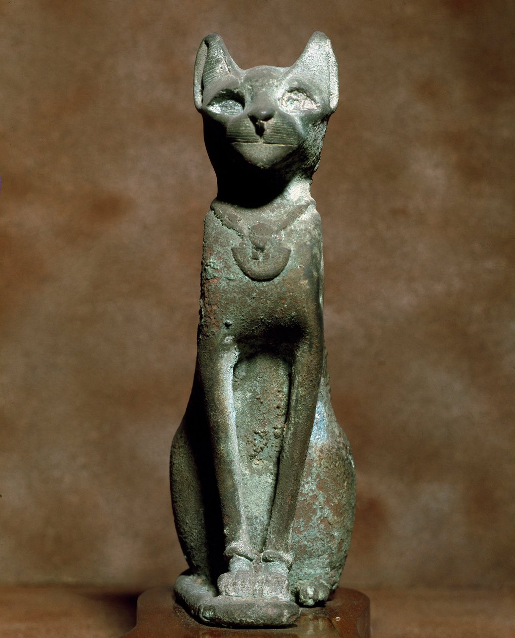 Antykwit egipski: bogini kotka Bastet. Rzeźba z brązu. Turyn, Muzeum Egipskie - Starożytności egipskie: bogini Bastet kot. Rzeźba z brązu. Muzeum Egipskie, Turyn, Włochy autorstwa Egyptian Egyptian