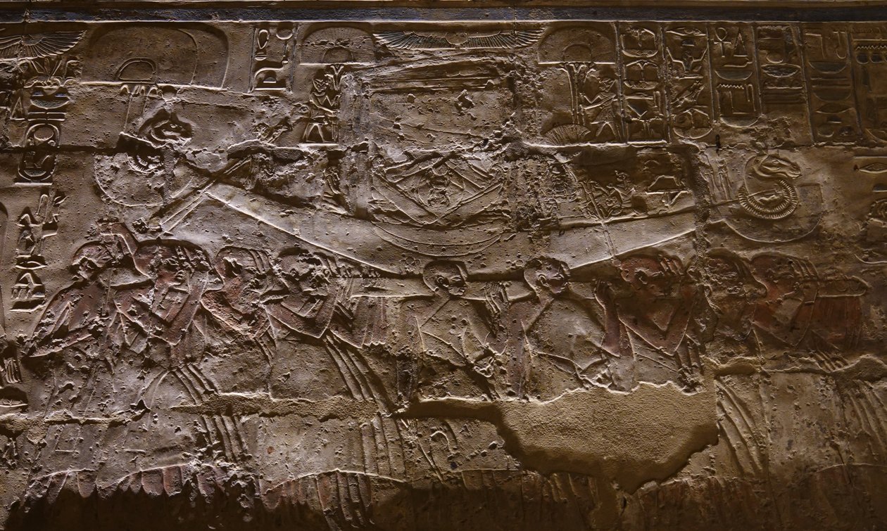 Niewolnicy niosący łódź, świątynia w Luksorze (relief) autorstwa Egyptian Egyptian