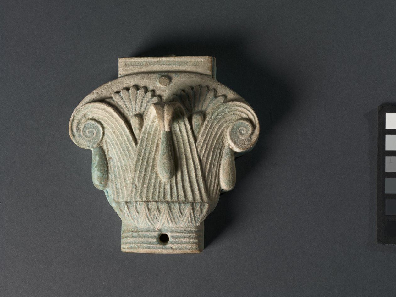 Pudełko (Pyxis) w formie złożonej stolicy, 305-30 pne (niebieski fajans z jasnego jajka) autorstwa Egyptian Ptolemaic Period