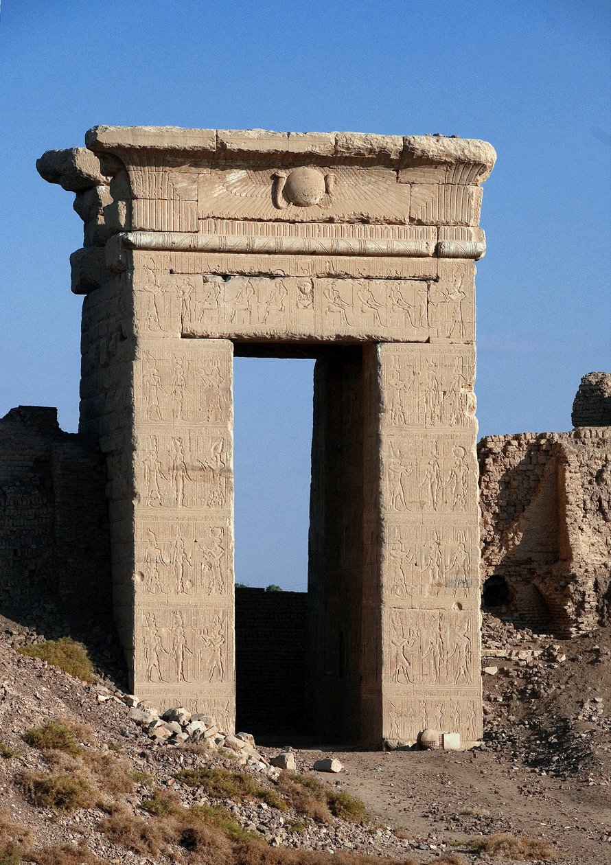 Starożytność Egiptu: Widok na łuk Bramy Północnej, Świątynia Hathor, Dendera, Egipt autorstwa Egyptian Ptolemaic Period