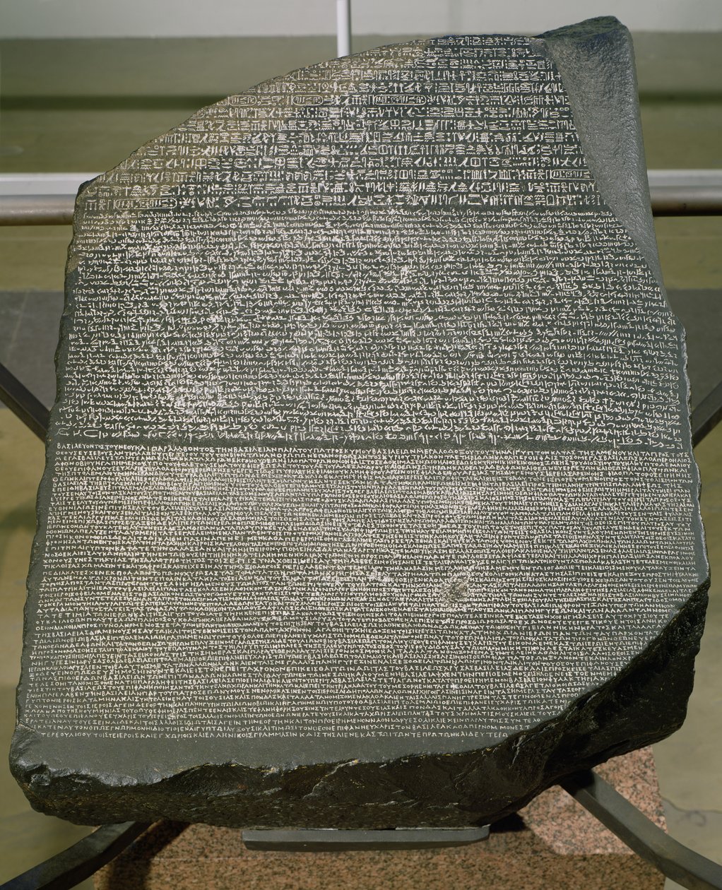 Kamień z Rosetty, z fortu St. Julien, El-Rashid (Rosetta) 196 p.n.e. (kamień) (zob. też 2359) autorstwa Egyptian Ptolemaic Period