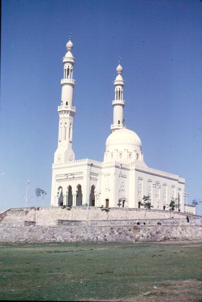 Meczet w Asuanie autorstwa Egyptian School