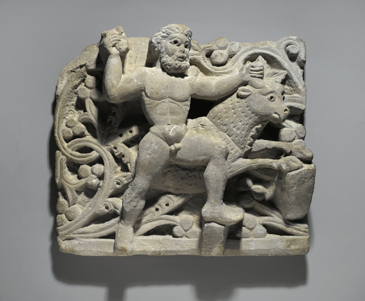 Herakles kowalstwo Acheloos w formie byka, z Oxyrhynchus, ok.300-500 (wapień) autorstwa Egyptian School