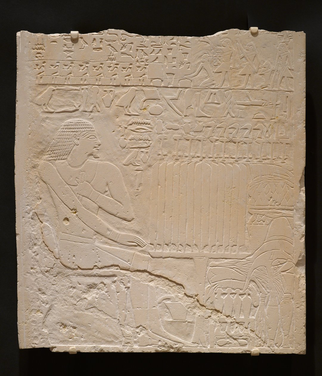 Relief z grobowca Khnumti, ok. 2345-2184 p.n.e. (biały wapień) autorstwa Egyptian School
