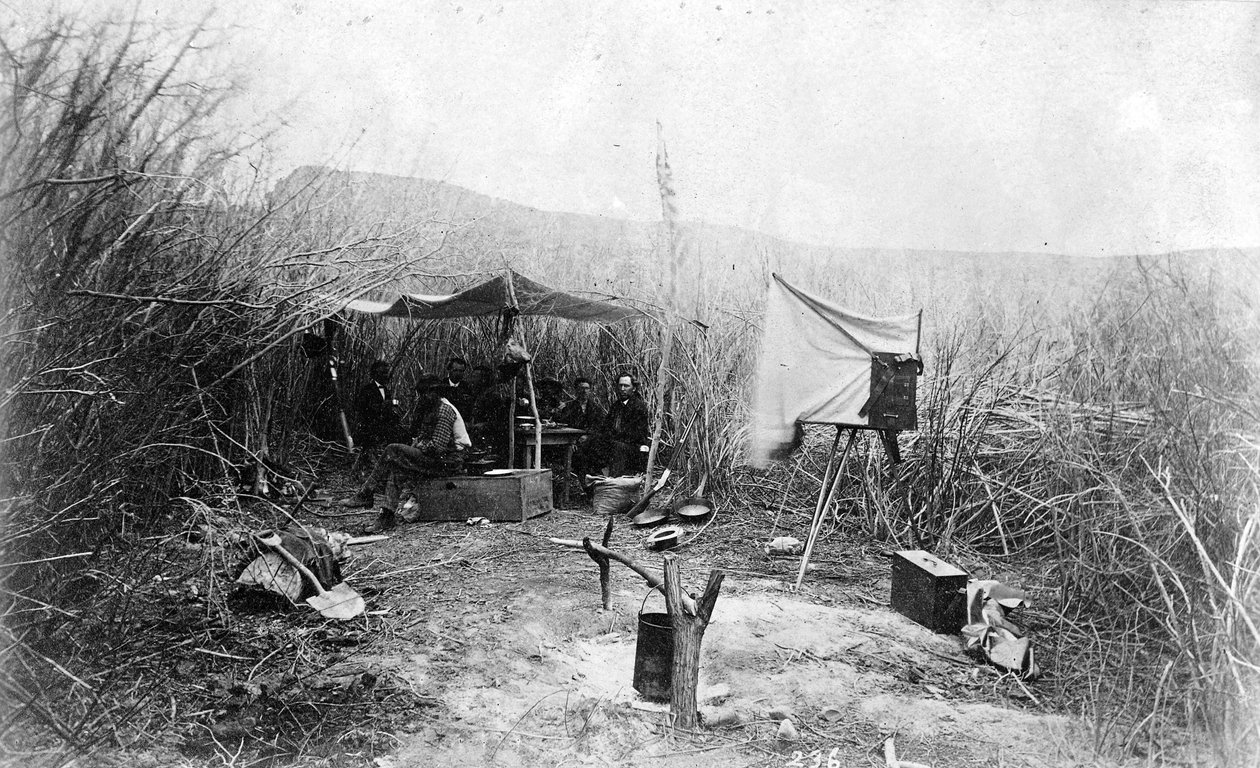 Pierwszy obóz ekspedycji Johna Wesleya Powella, wśród wierzb, Green River, Wyoming, 1871 r. autorstwa Elias Olcott Beaman