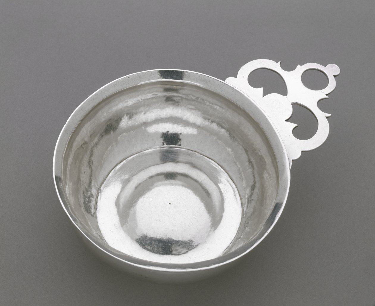 Porringer, ok. 1747-1810 (srebrny) autorstwa Elias Pelletreau