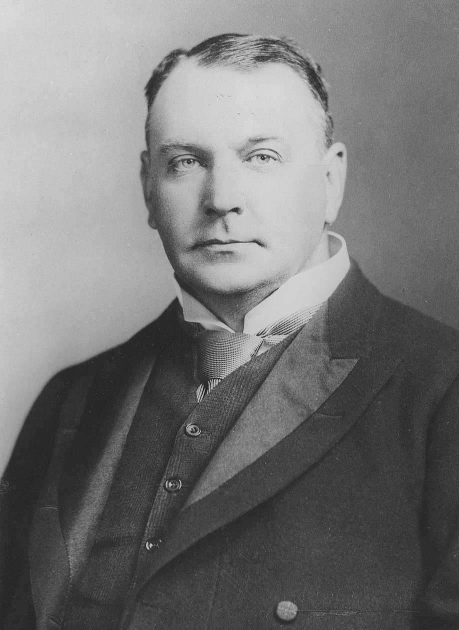 Portret Sydneya Grundy autorstwa Elliott und Fry Studio