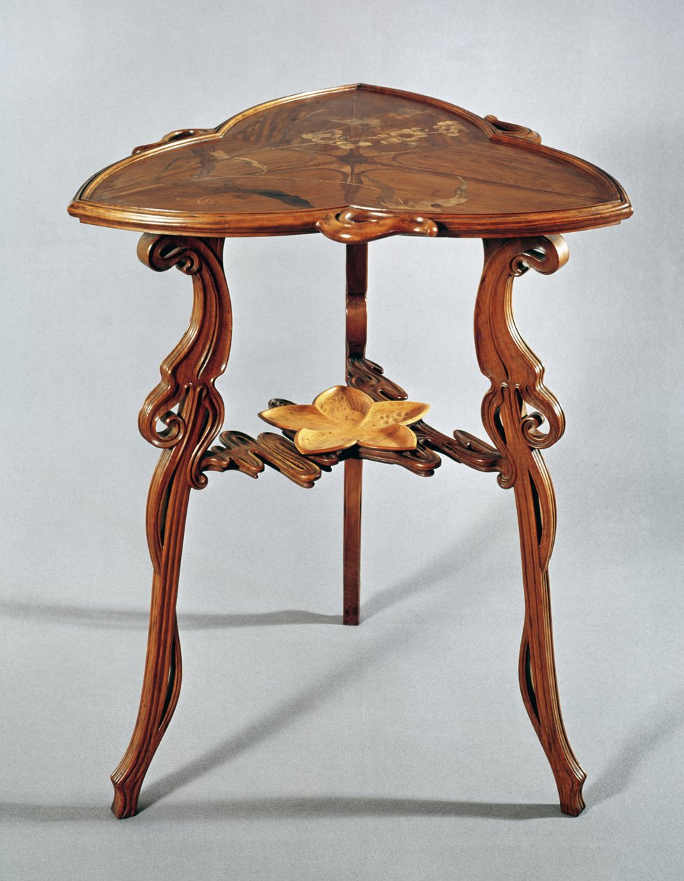 Stolik pomocniczy Nenufar, ok. 1900 (drewno) autorstwa Emile Galle