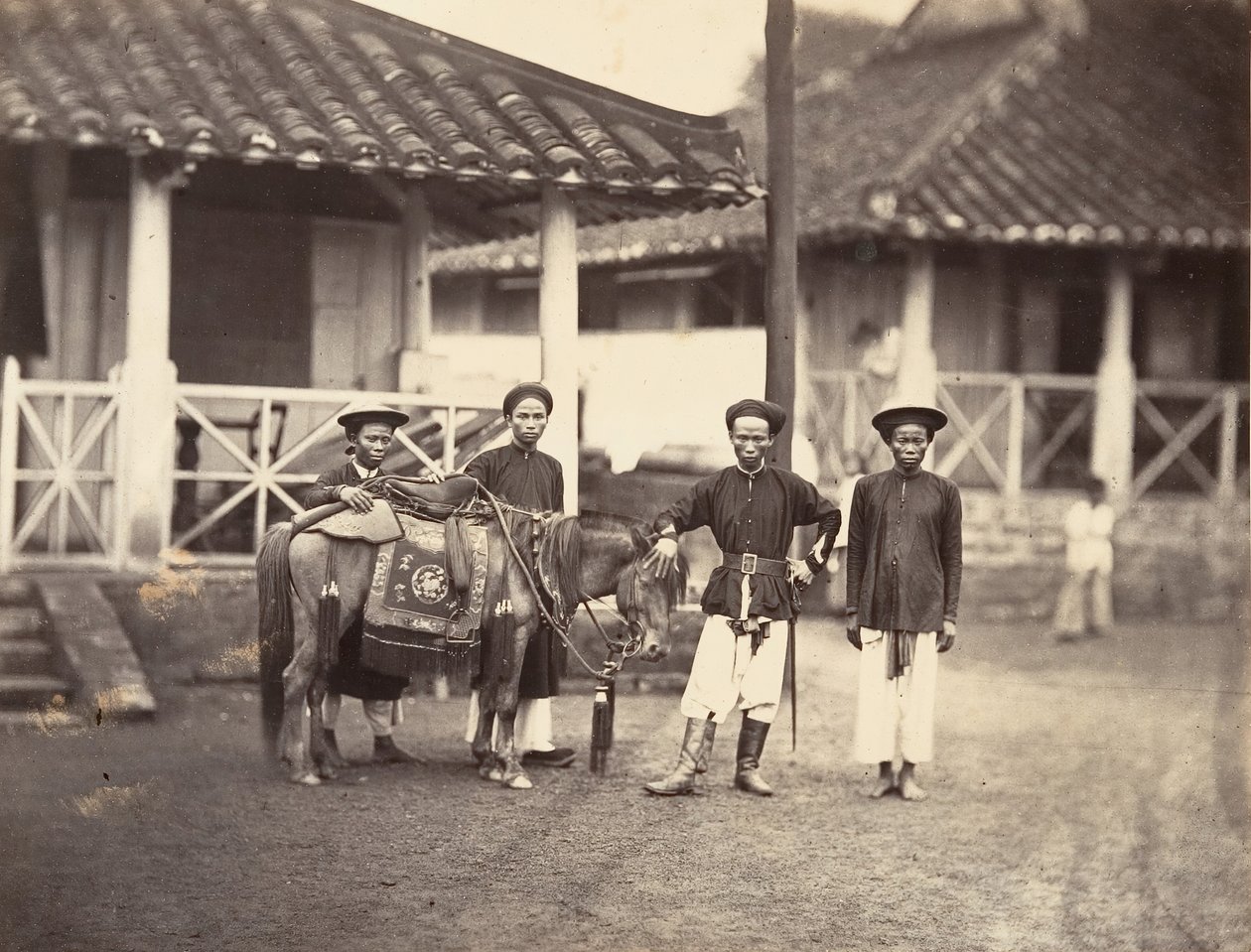 Zamożna Annamitka na koniu, Cochinchina, 1866. autorstwa Emile Gsell