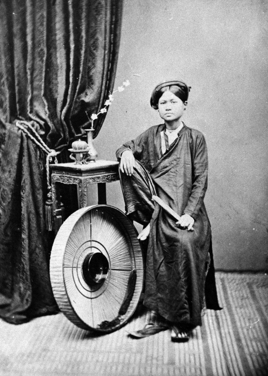Kobieta tonkijska, ok. 1860 r. autorstwa Emile Gsell
