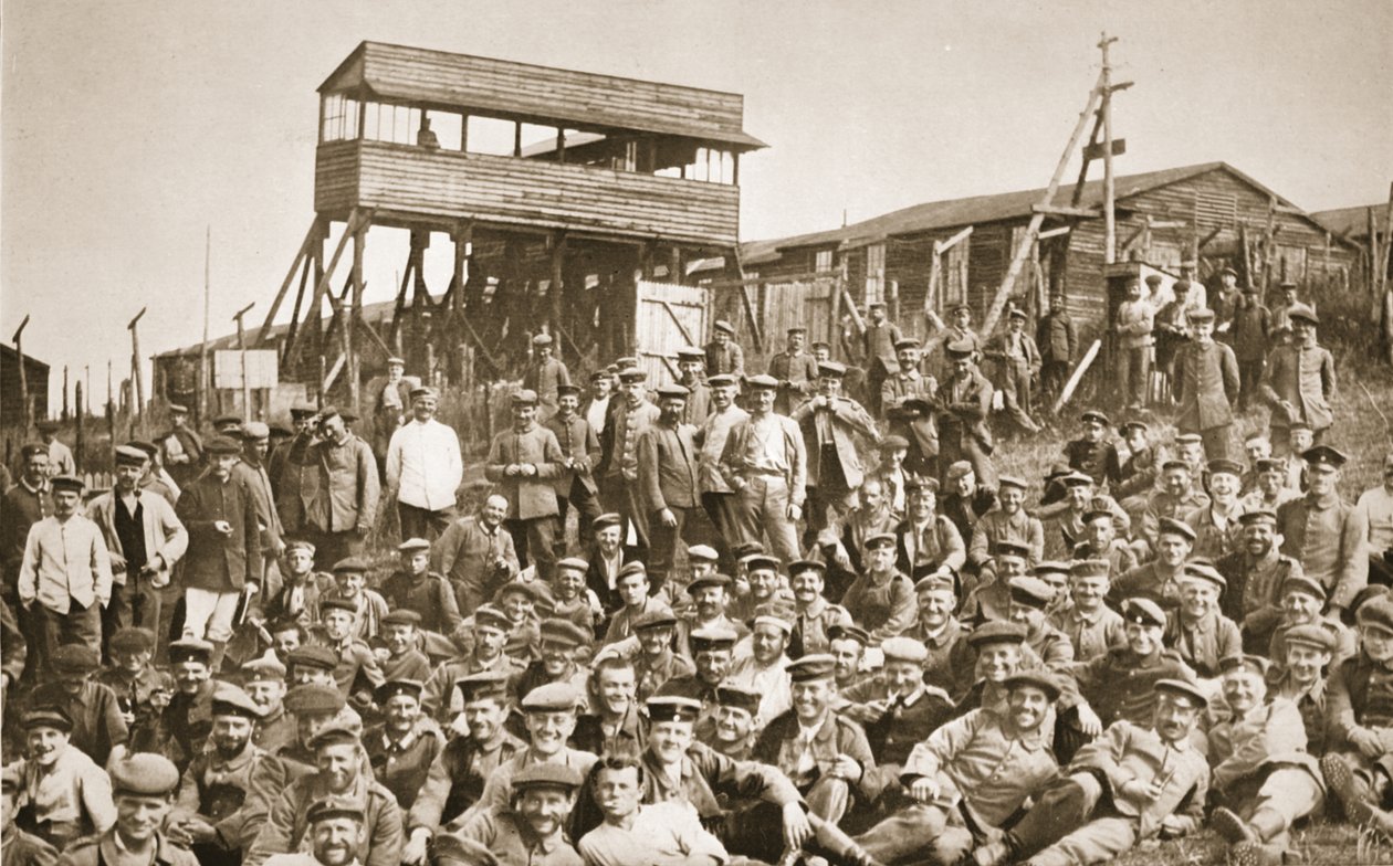 Grupa więźniów, Eastcote, ilustracja z German Prisoners in Great Britain (fotograwiura) autorstwa English Photographer