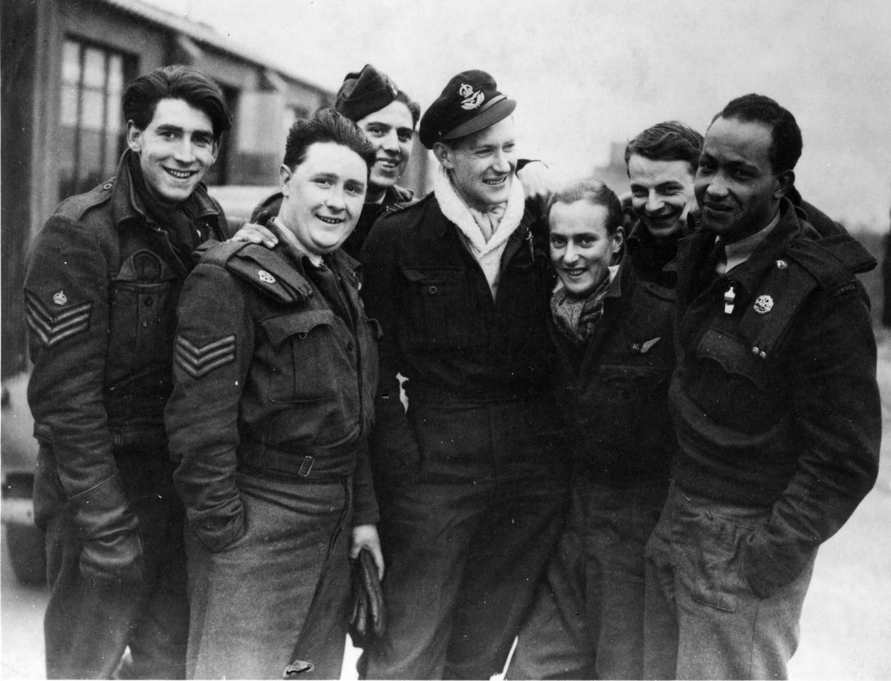 Załoga bombowca Lancaster autorstwa English Photographer