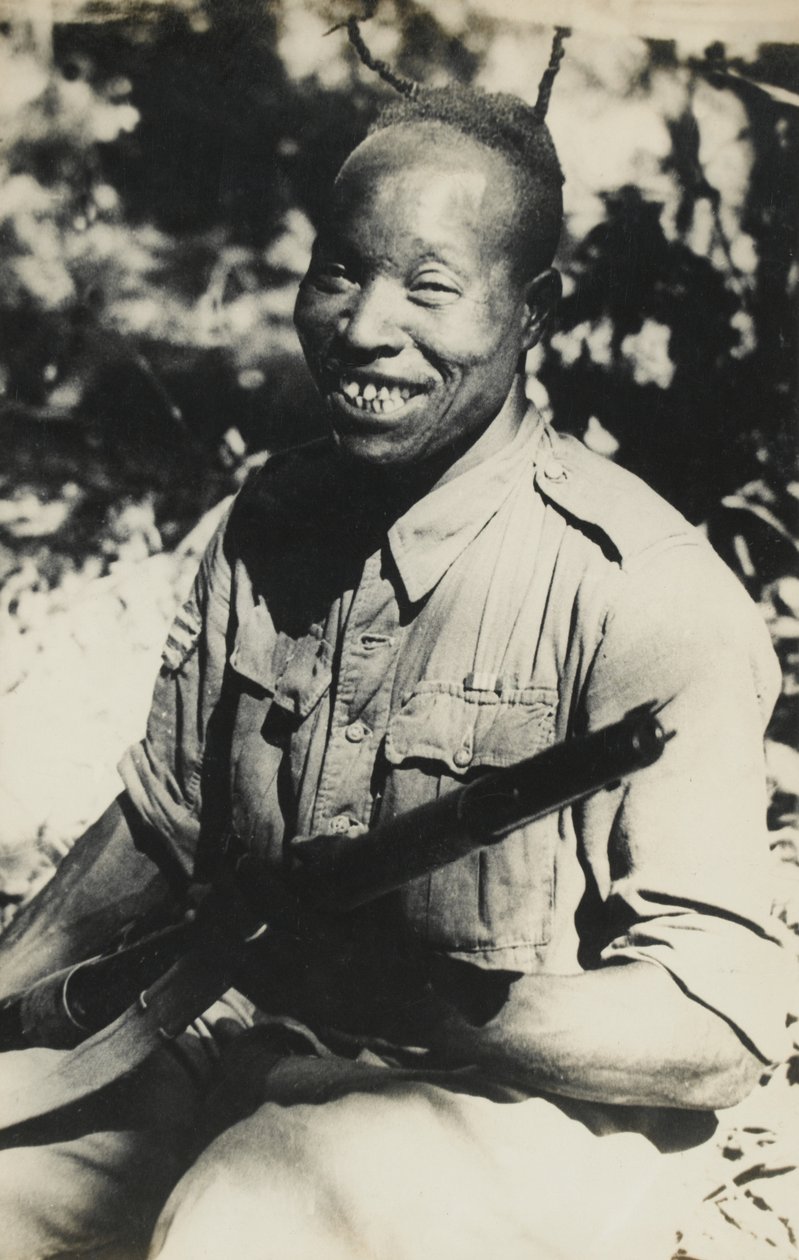 Nigeryjski sierżant dołączony do 5. Brygady Zachodnioafrykańskiej, 1944 r. autorstwa English Photographer