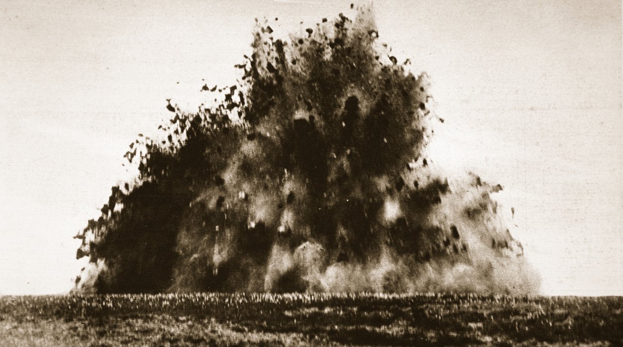Duża mina detonowana na terytorium Francji podczas I wojny światowej autorstwa English Photographer
