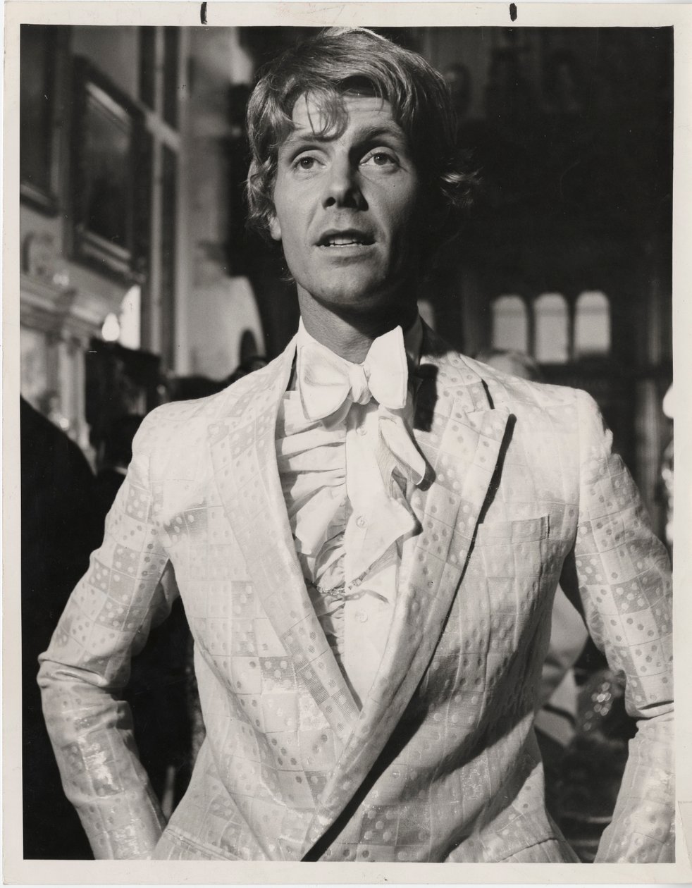 Aktor James Fox w kurtce Mr Fisha, 1968 autorstwa English Photographer