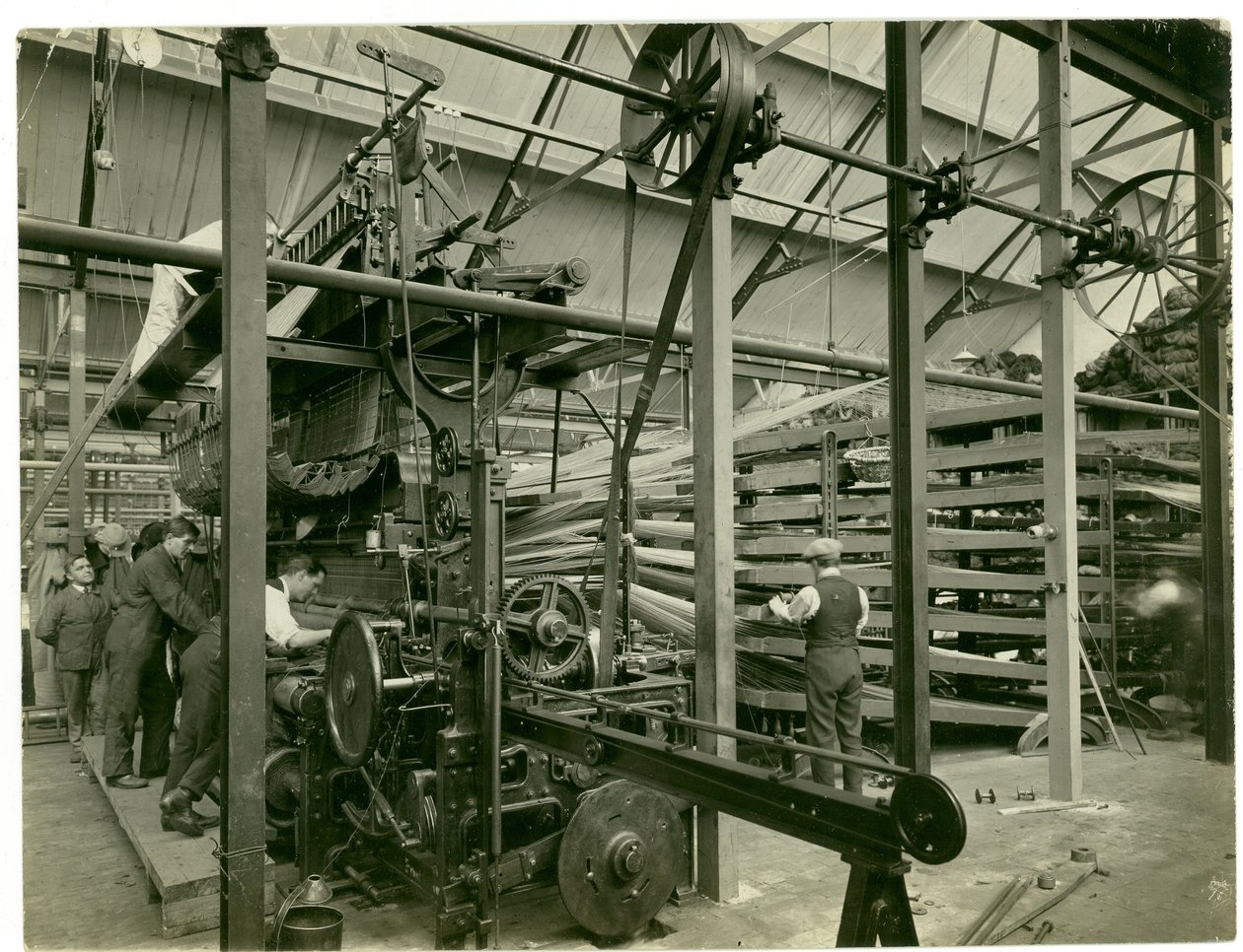 Krosno żakardowe Axminster, fabryka dywanów, 1923 autorstwa English Photographer