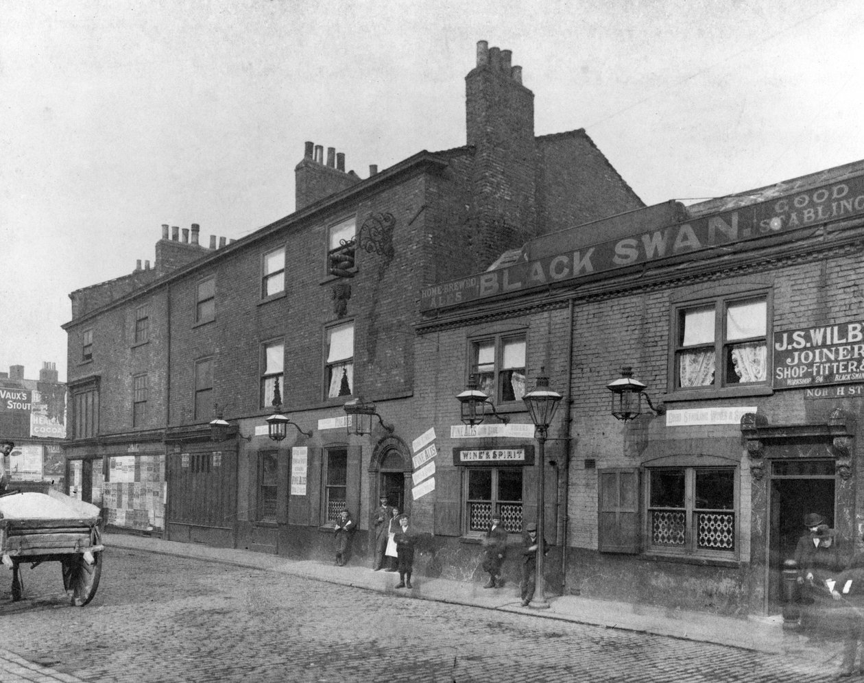 Pub Black Swan na North Street, Leeds, 1898 autorstwa English Photographer