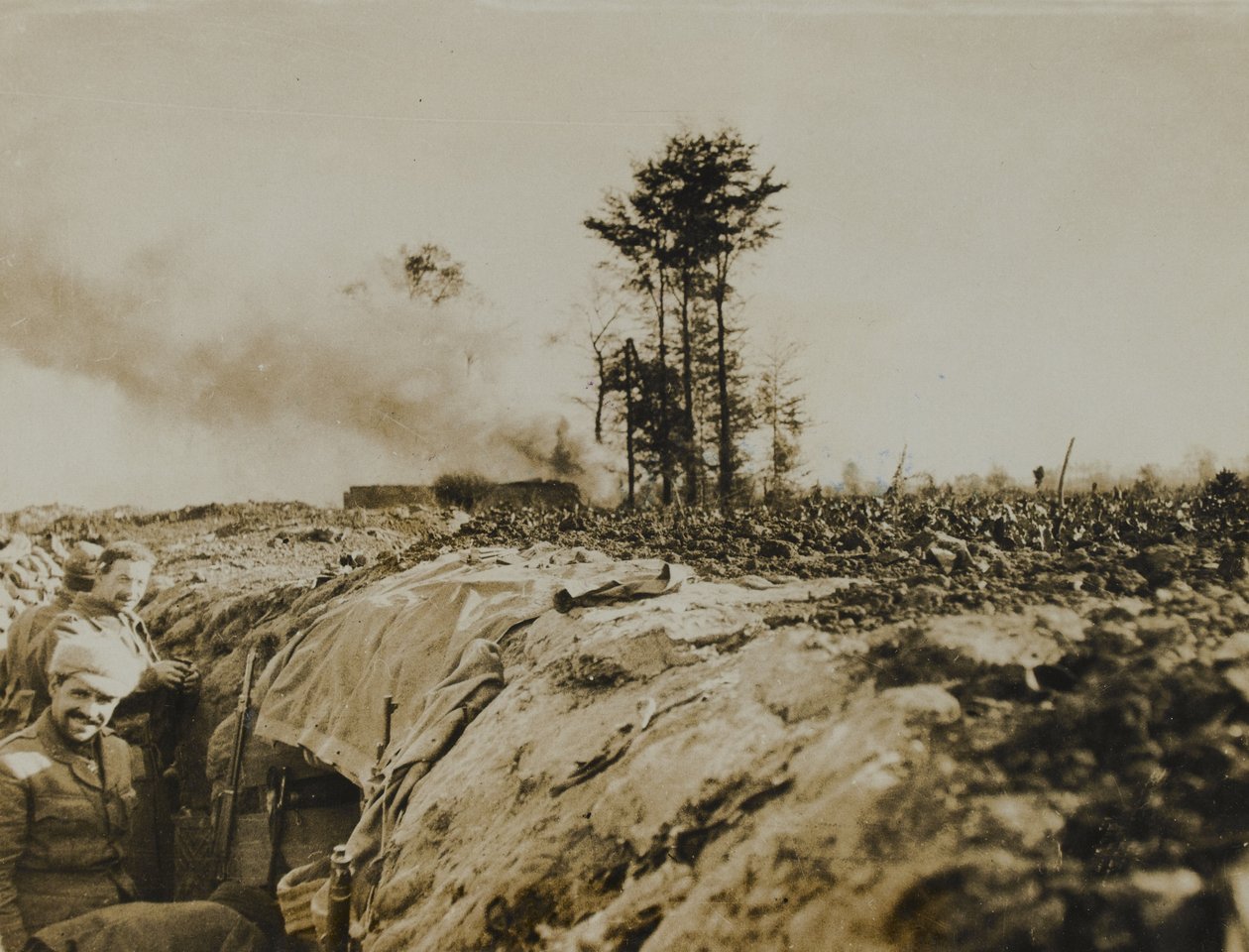 Wojska brytyjskie we wczesnych okopach, 1914 autorstwa English Photographer