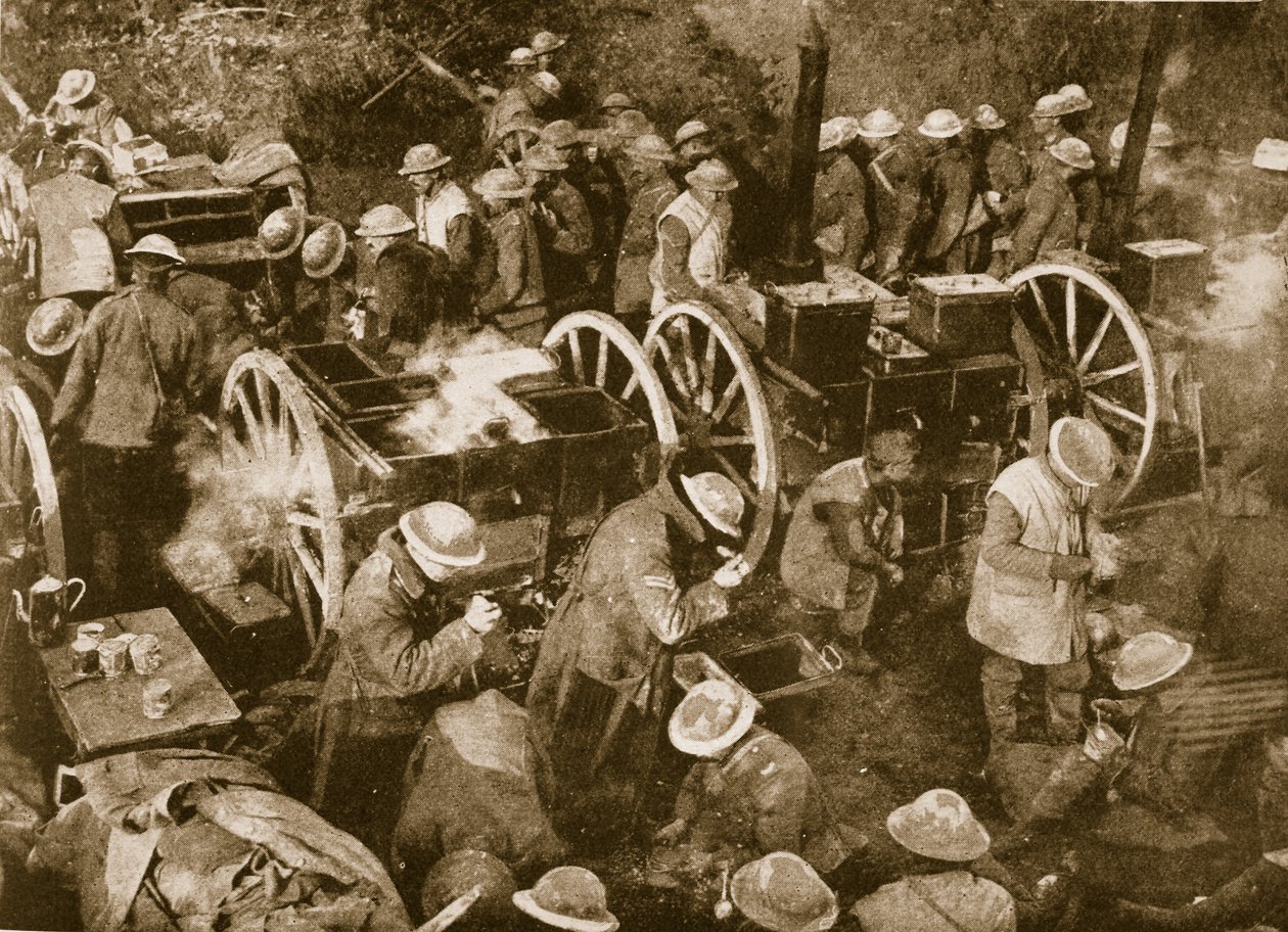 Pracowita godzina w przenośnych kuchniach polowych nad Ancre, 1914-19 autorstwa English Photographer