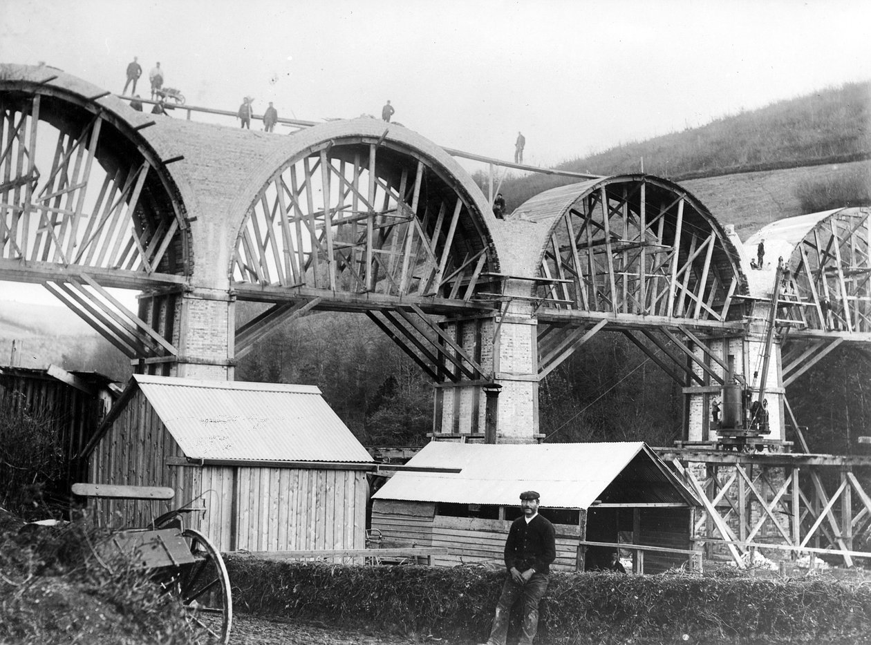Wiadukt Chelfam w budowie, ok.1896 autorstwa English Photographer