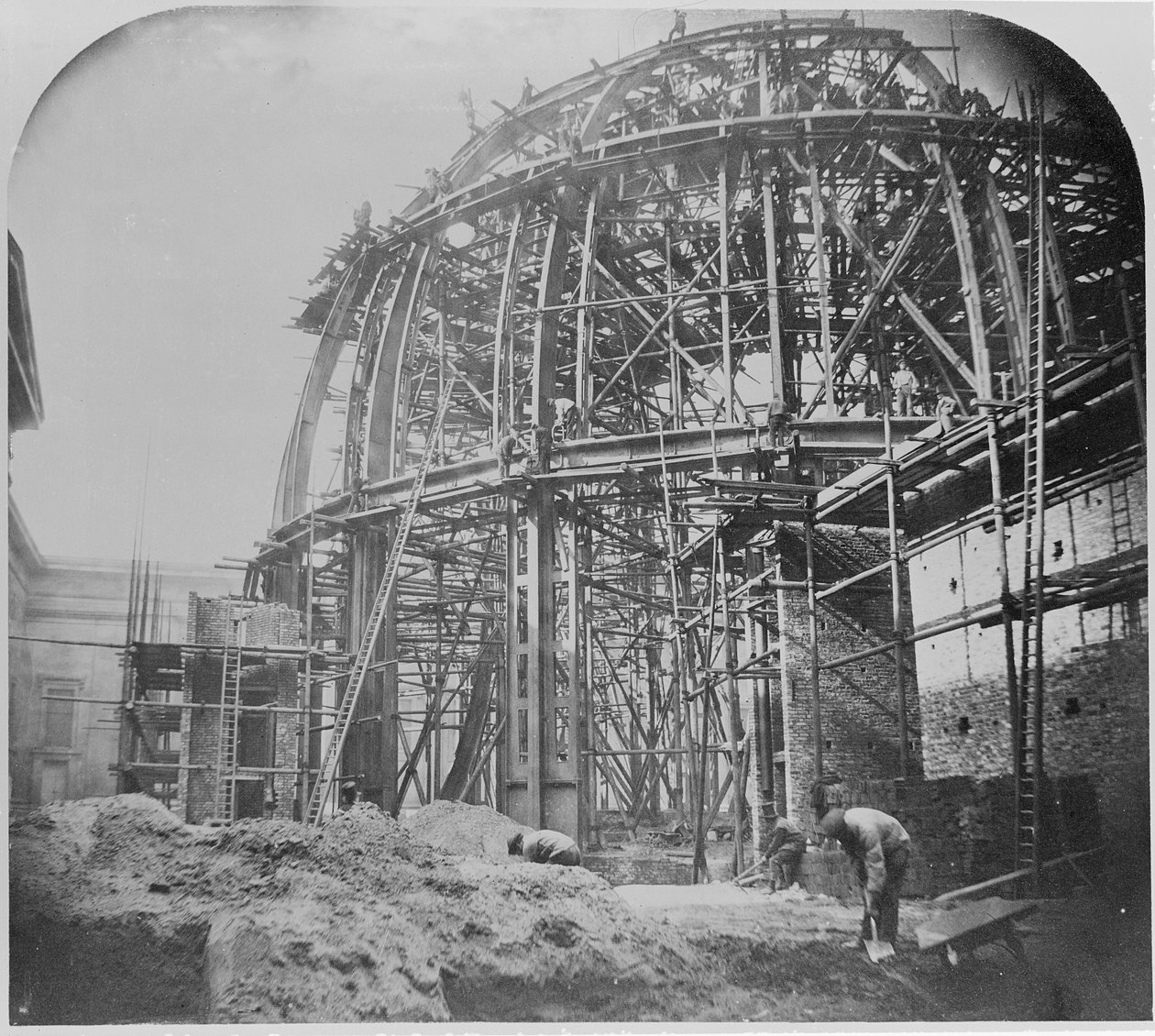Budowa Czytelni Muzeum Brytyjskiego, 1854-57 autorstwa English Photographer