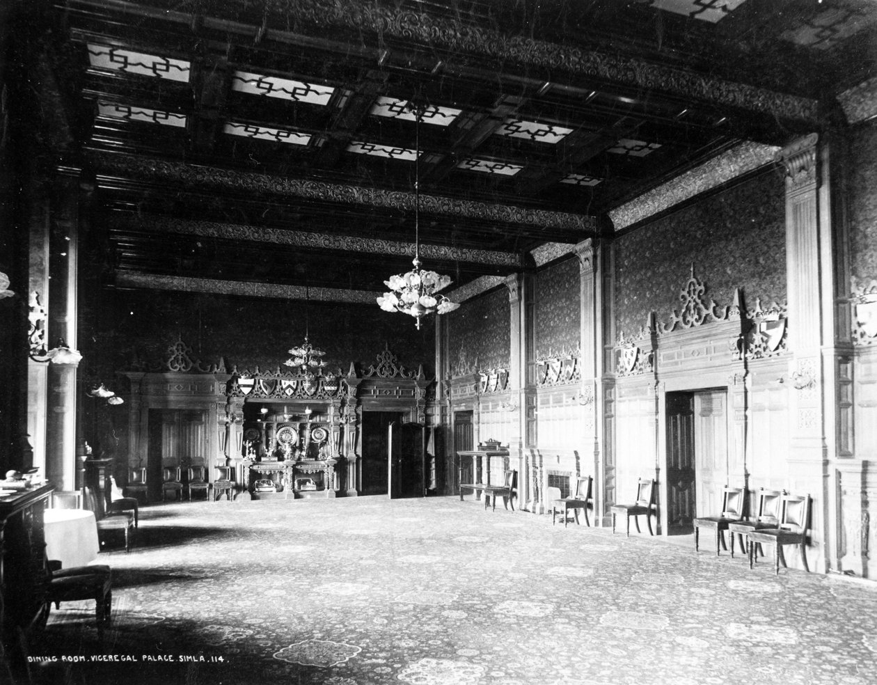 Jadalnia w Viceregal Lodge, Simla, ok. 1890 r. autorstwa English Photographer
