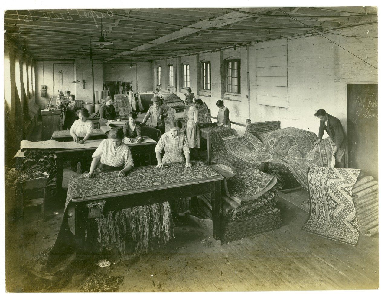 Pomieszczenie wykończeniowe, pokój dywanowy, 1923 autorstwa English Photographer