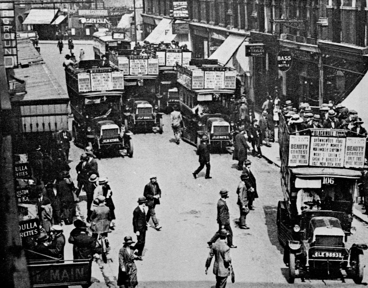 Stacja Finsbury Park, ok. 1923 autorstwa English Photographer
