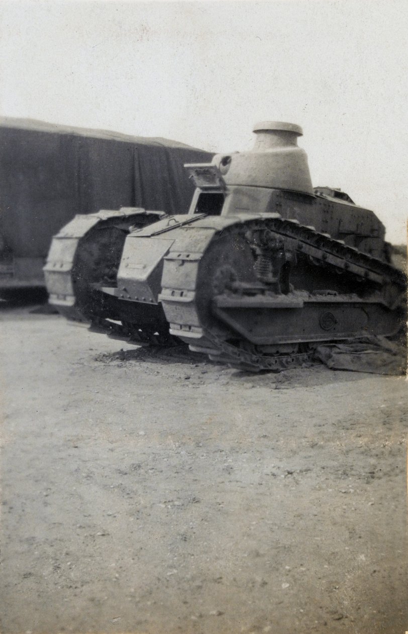 Francuski czołg Renault FT17 podczas ćwiczeń bojowych na strzelnicach Lulworth, 1919 autorstwa English Photographer
