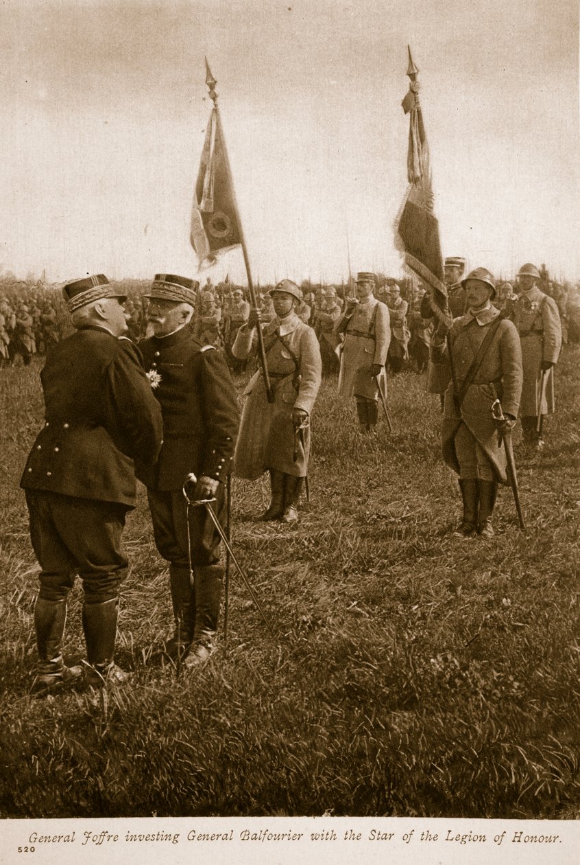 Generał Joffre nadaje generałowi Balfourierowi Gwiazdę Legii Honorowej, 1914-19 autorstwa English Photographer