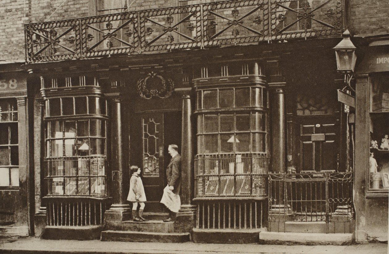Sklep spożywczy przy 56 Artillery Lane, przy Bishopsgate, z Wonderful London, wyd. 1926-27 (fotograwiura) autorstwa English Photographer