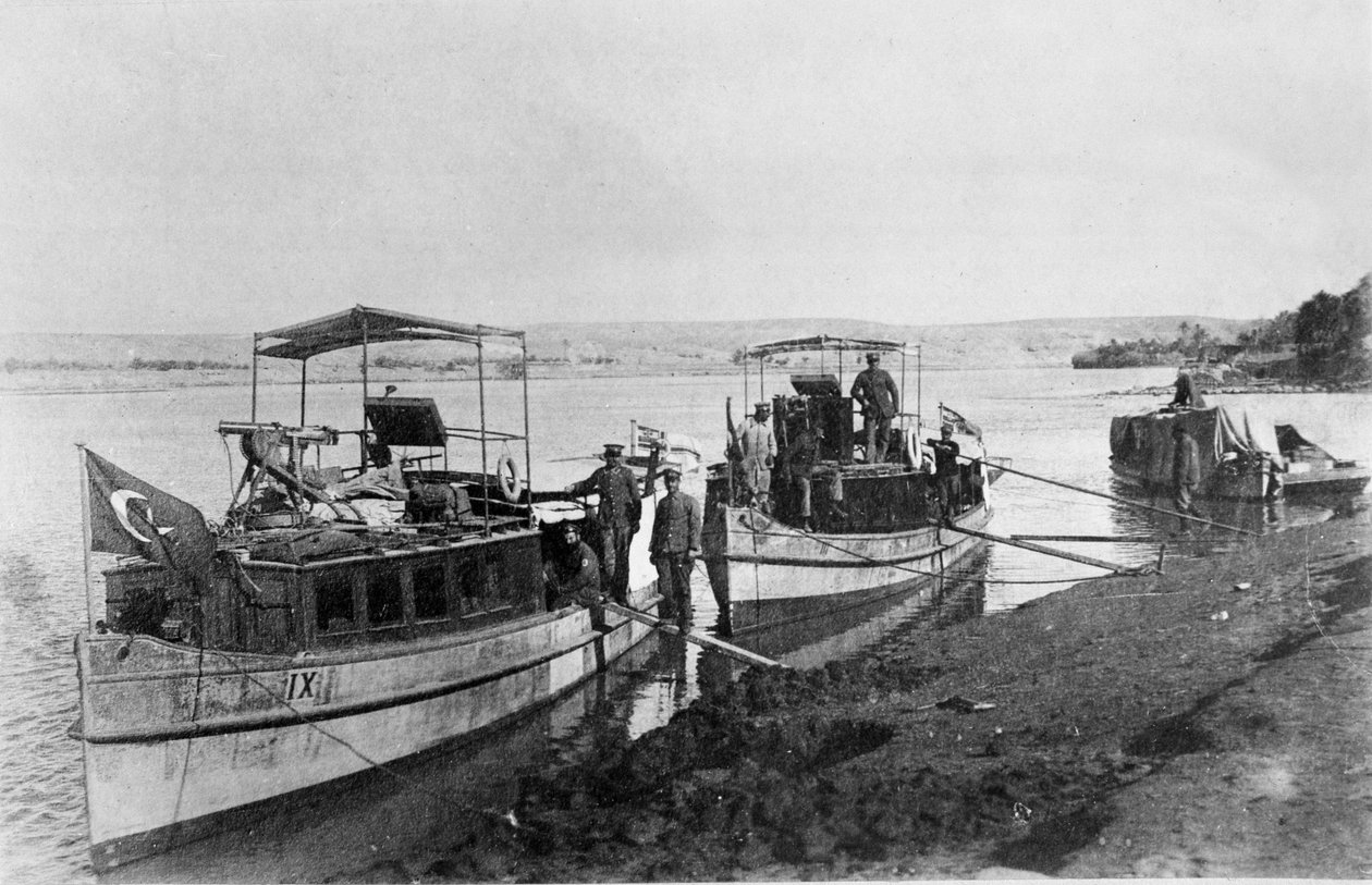 Kanonierki, 1916-17 autorstwa English Photographer
