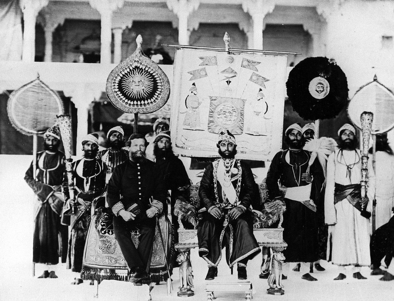 Inwestytura Maharany z Udaipur z Gwiazdą Indii, 1871 autorstwa English Photographer